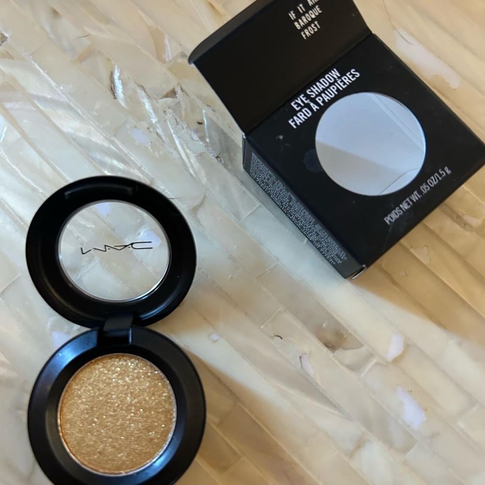 Brand new!!! Gold MAC eye shadow!!!
